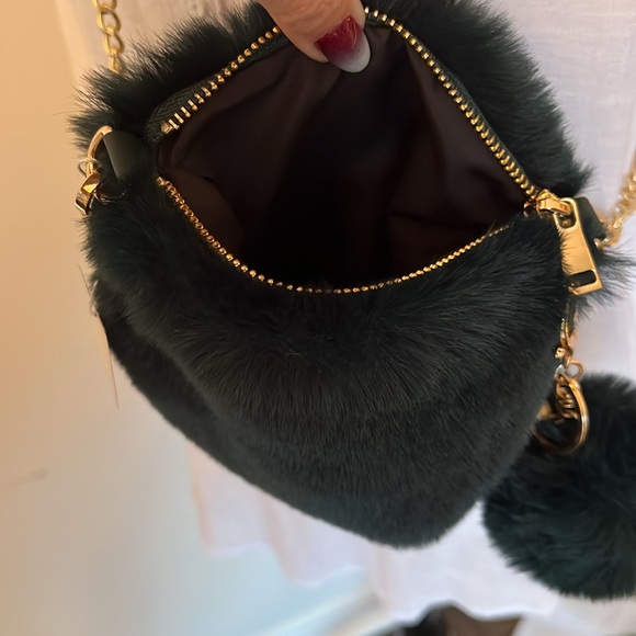 Gorgeous Fur NWT Forest Green Faux Fur Crossbody with gold chain pom-pom & pearl - Picture 5 of 8